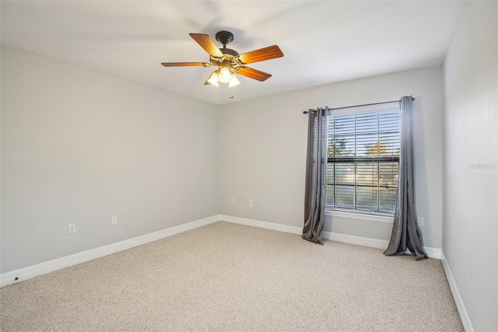 Image 56 of 100 For 9413 Toulon Boulevard