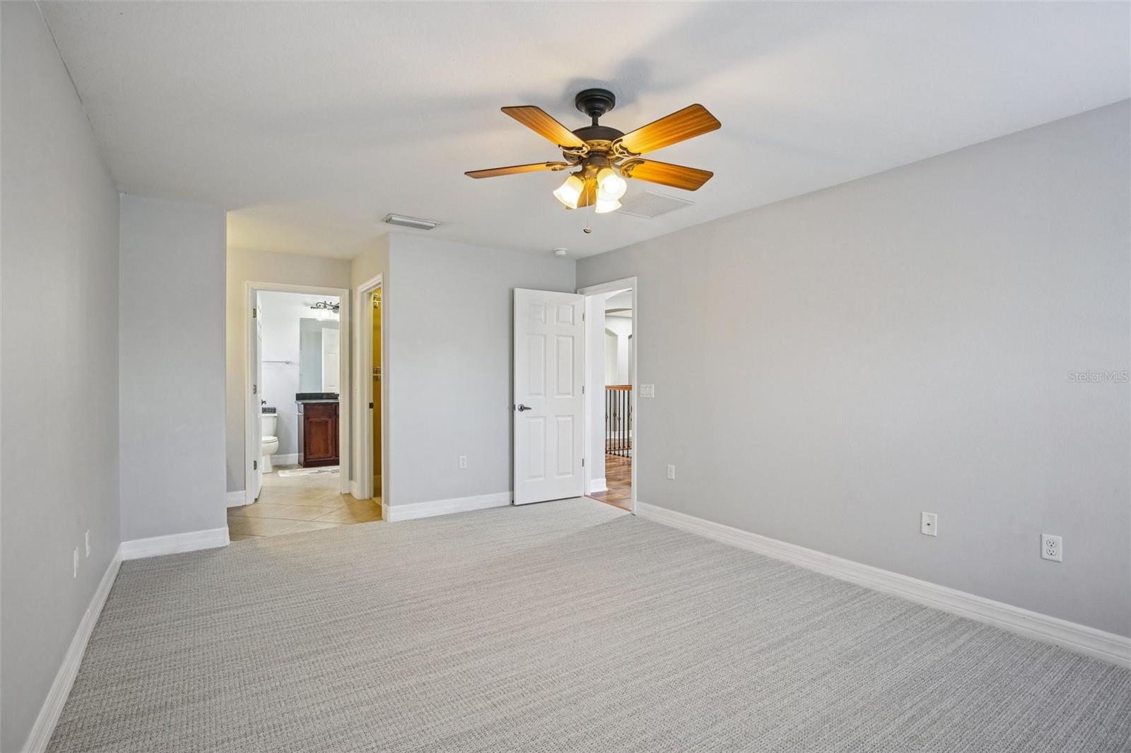 Image 57 of 100 For 9413 Toulon Boulevard