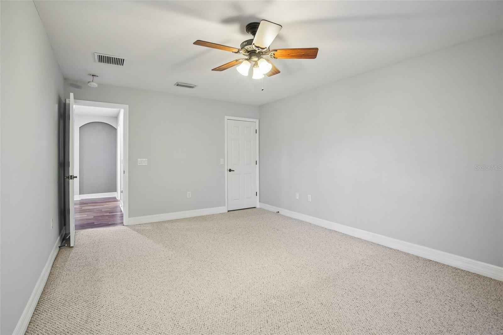 Image 58 of 100 For 9413 Toulon Boulevard