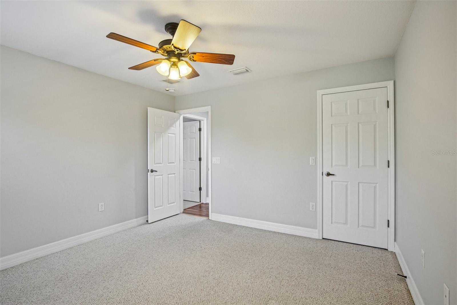 Image 59 of 100 For 9413 Toulon Boulevard