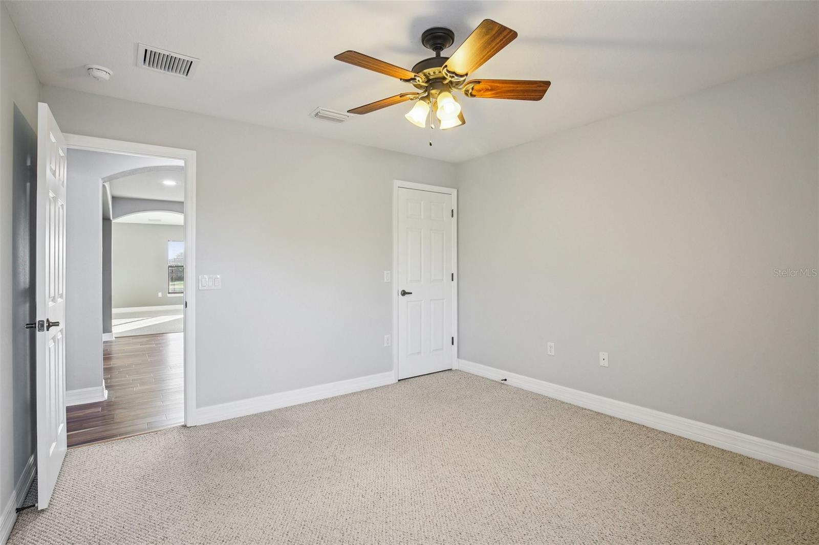 Image 60 of 100 For 9413 Toulon Boulevard