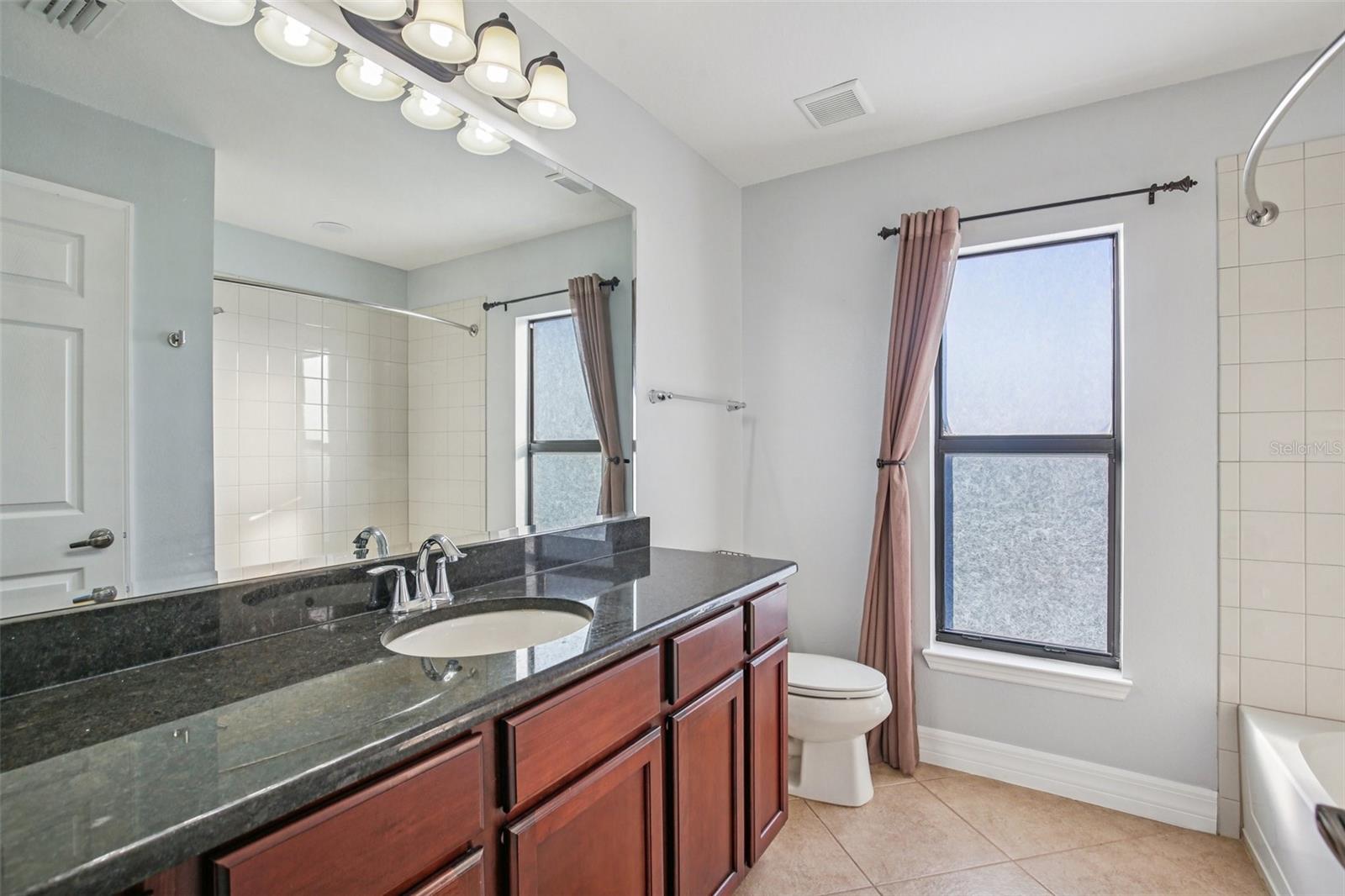 Image 62 of 100 For 9413 Toulon Boulevard