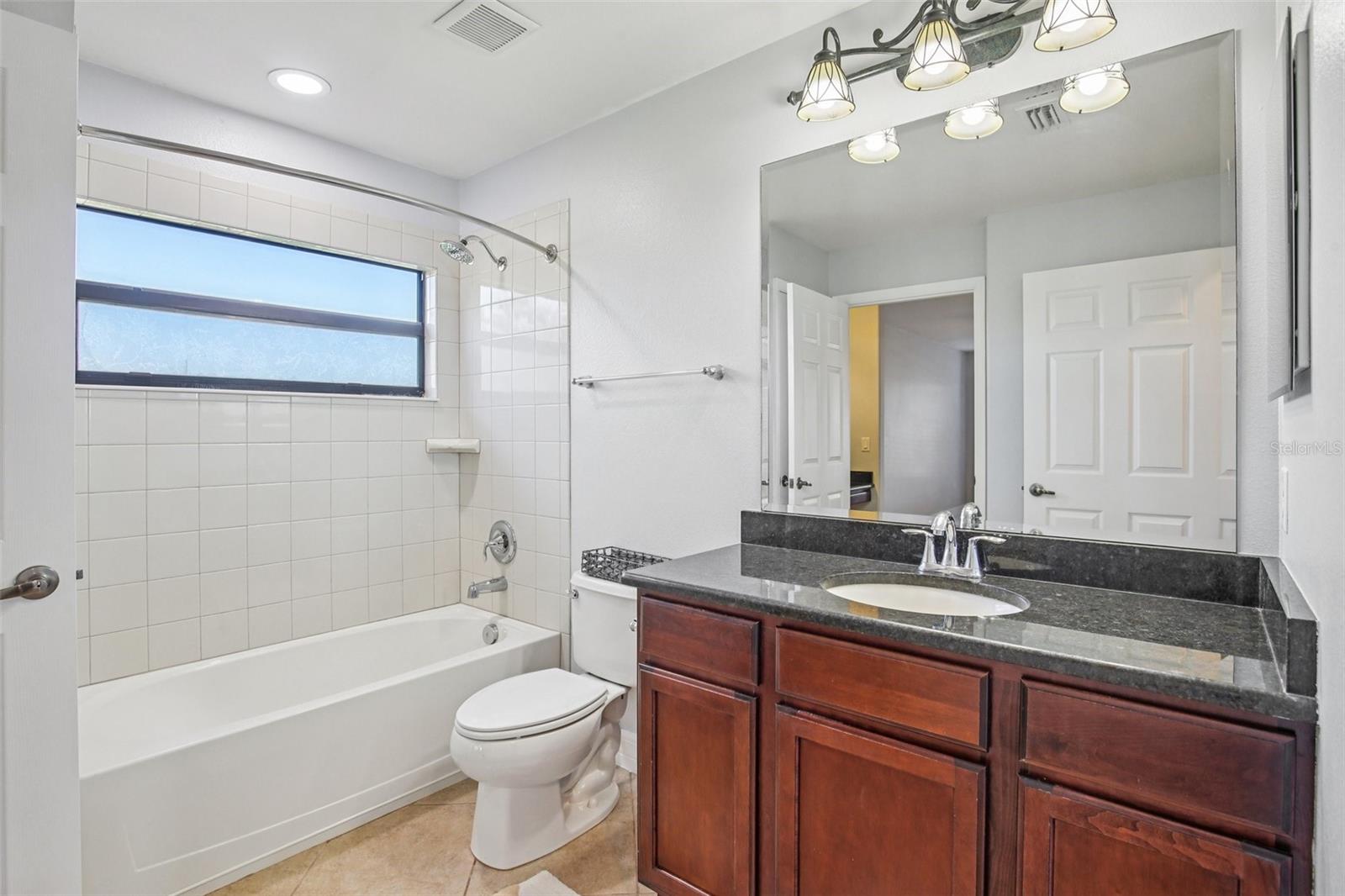 Image 63 of 100 For 9413 Toulon Boulevard