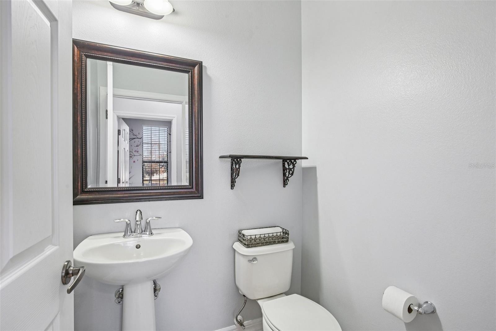 Image 67 of 100 For 9413 Toulon Boulevard