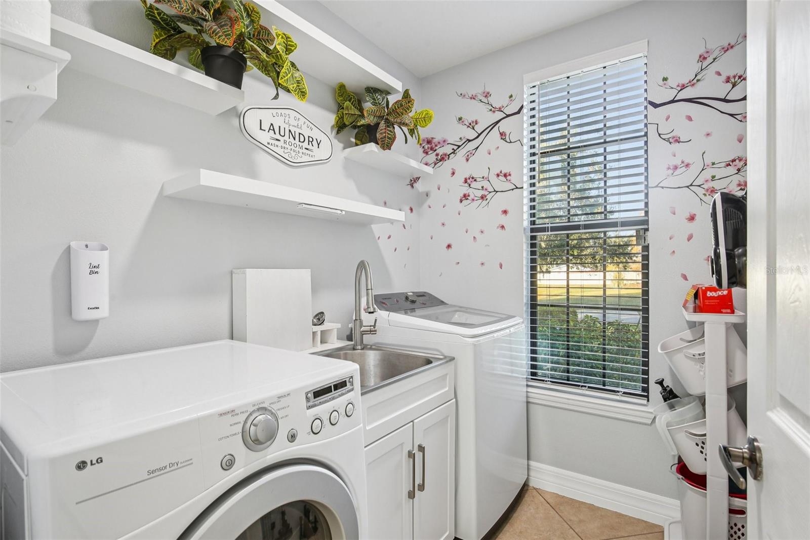 Image 69 of 100 For 9413 Toulon Boulevard