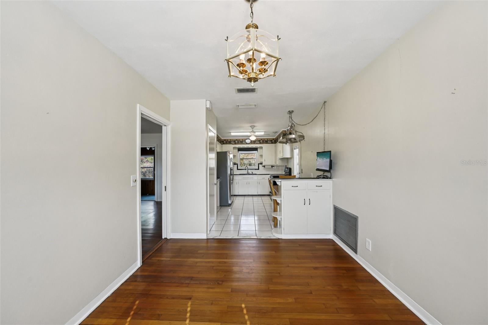 Image 15 of 80 For 6221 Dartmouth Avenue N