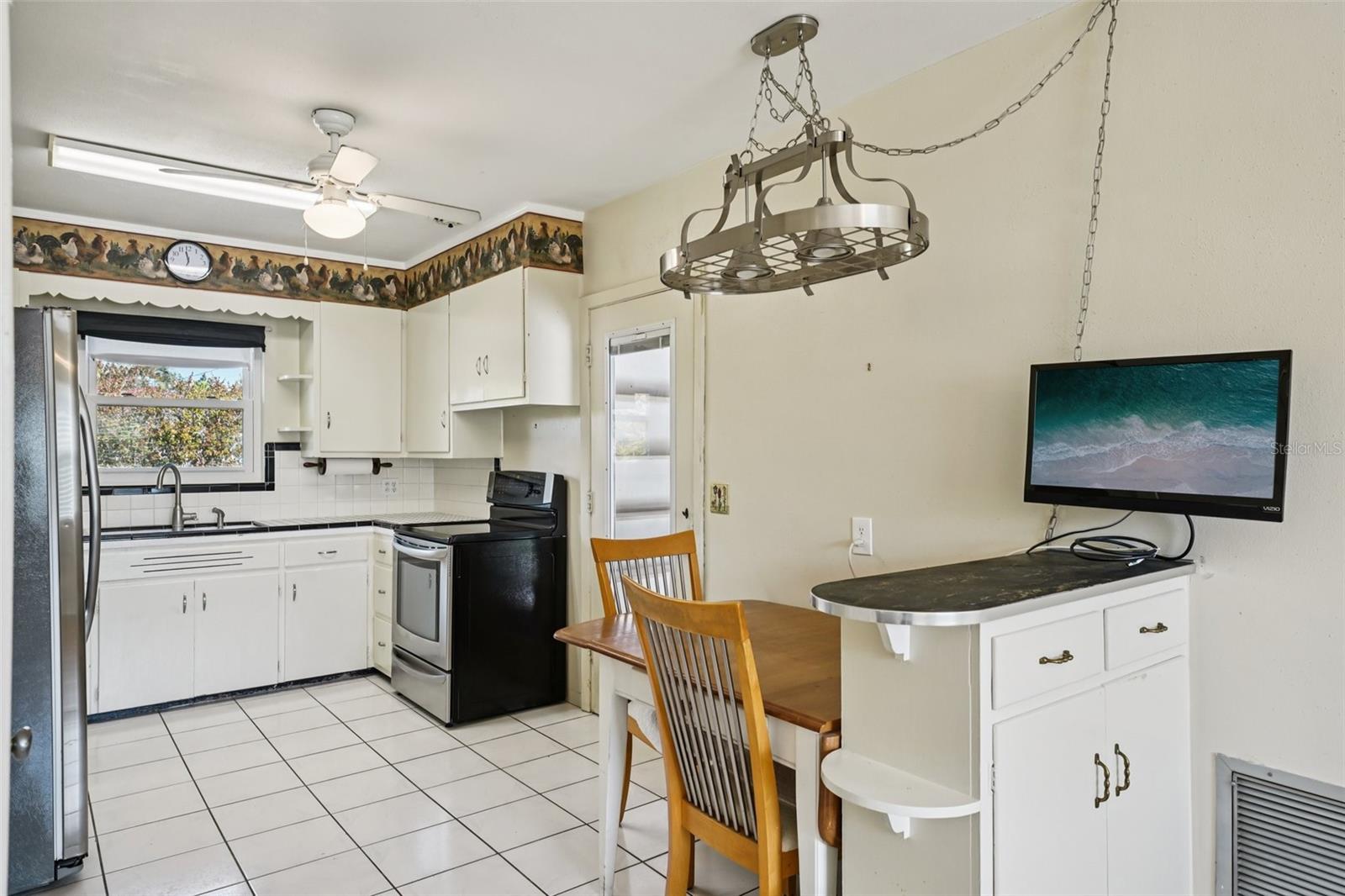 Image 17 of 80 For 6221 Dartmouth Avenue N