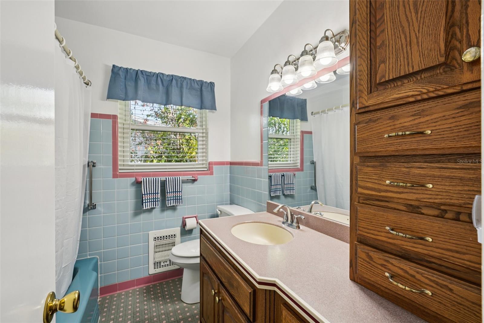 Image 26 of 80 For 6221 Dartmouth Avenue N