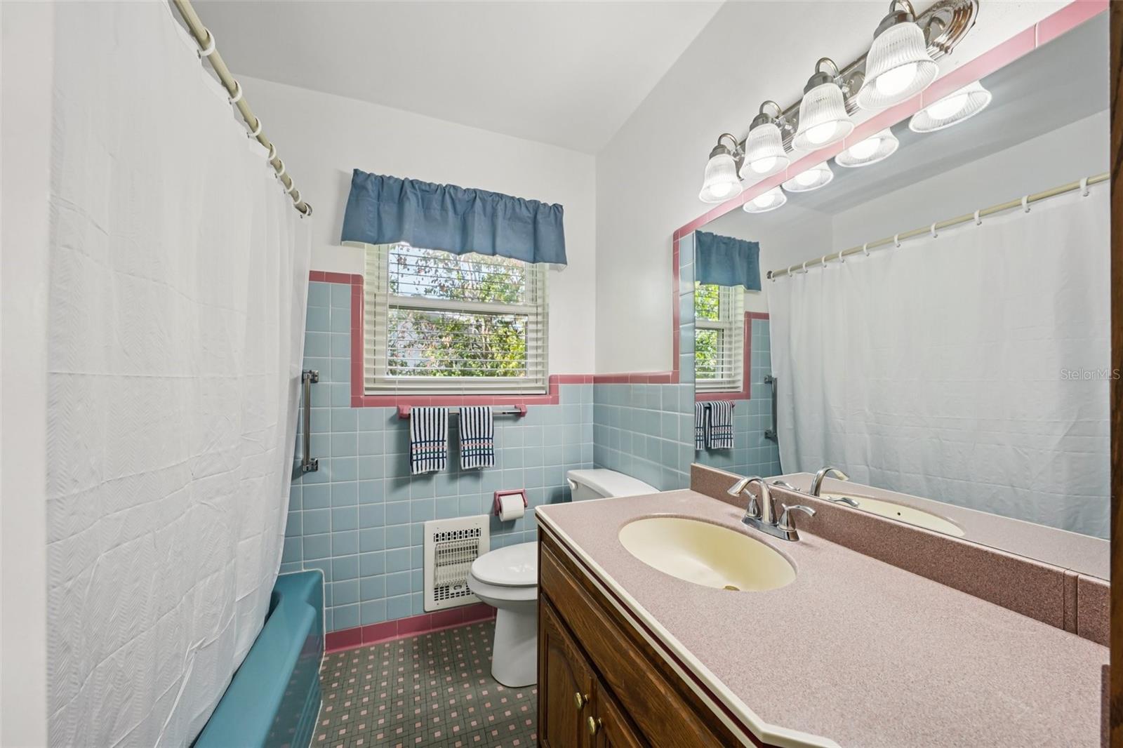 Image 27 of 80 For 6221 Dartmouth Avenue N