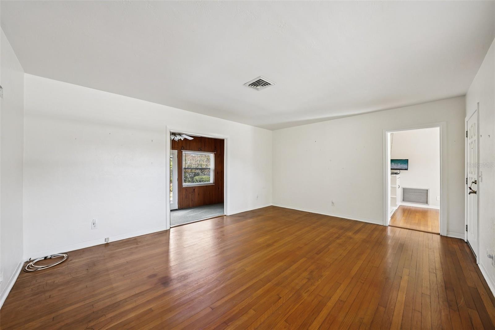 Image 30 of 80 For 6221 Dartmouth Avenue N