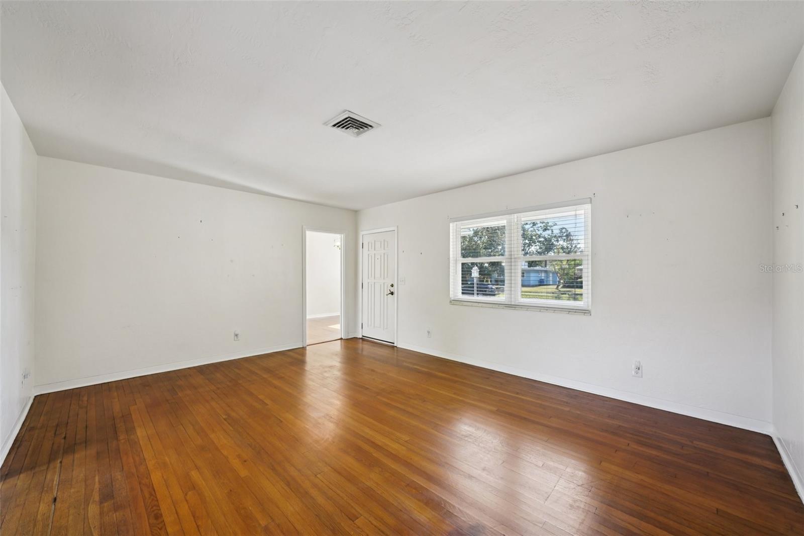 Image 32 of 80 For 6221 Dartmouth Avenue N