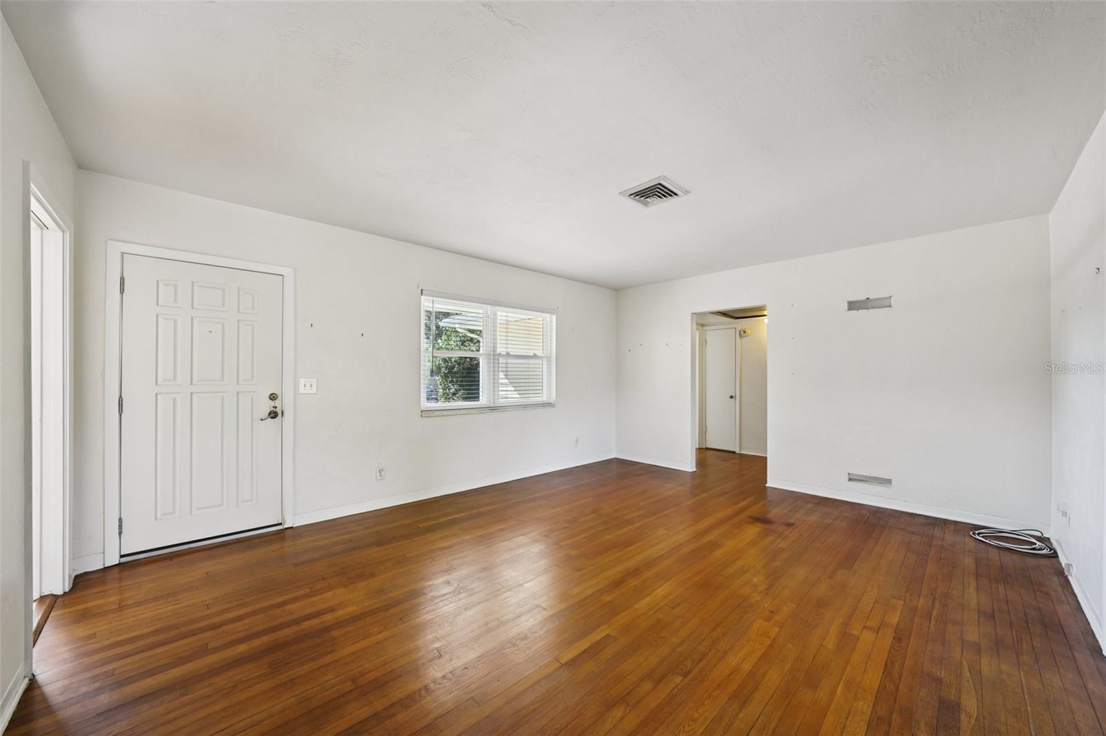 Image 33 of 80 For 6221 Dartmouth Avenue N