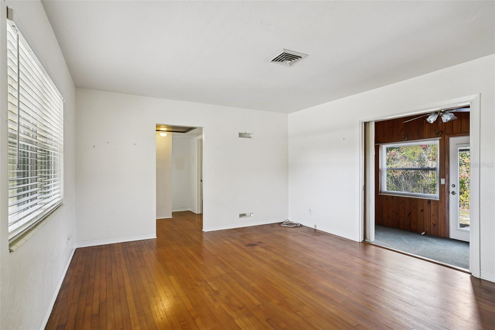 Image 35 of 80 For 6221 Dartmouth Avenue N