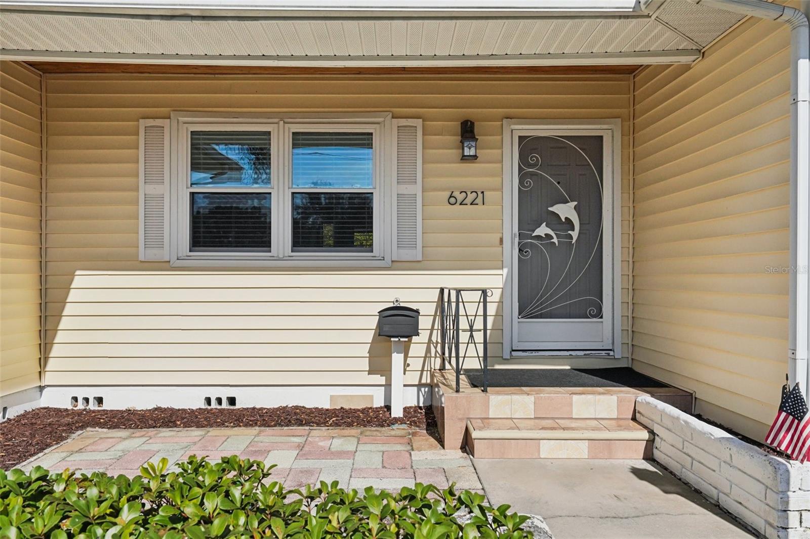 Image 4 of 80 For 6221 Dartmouth Avenue N