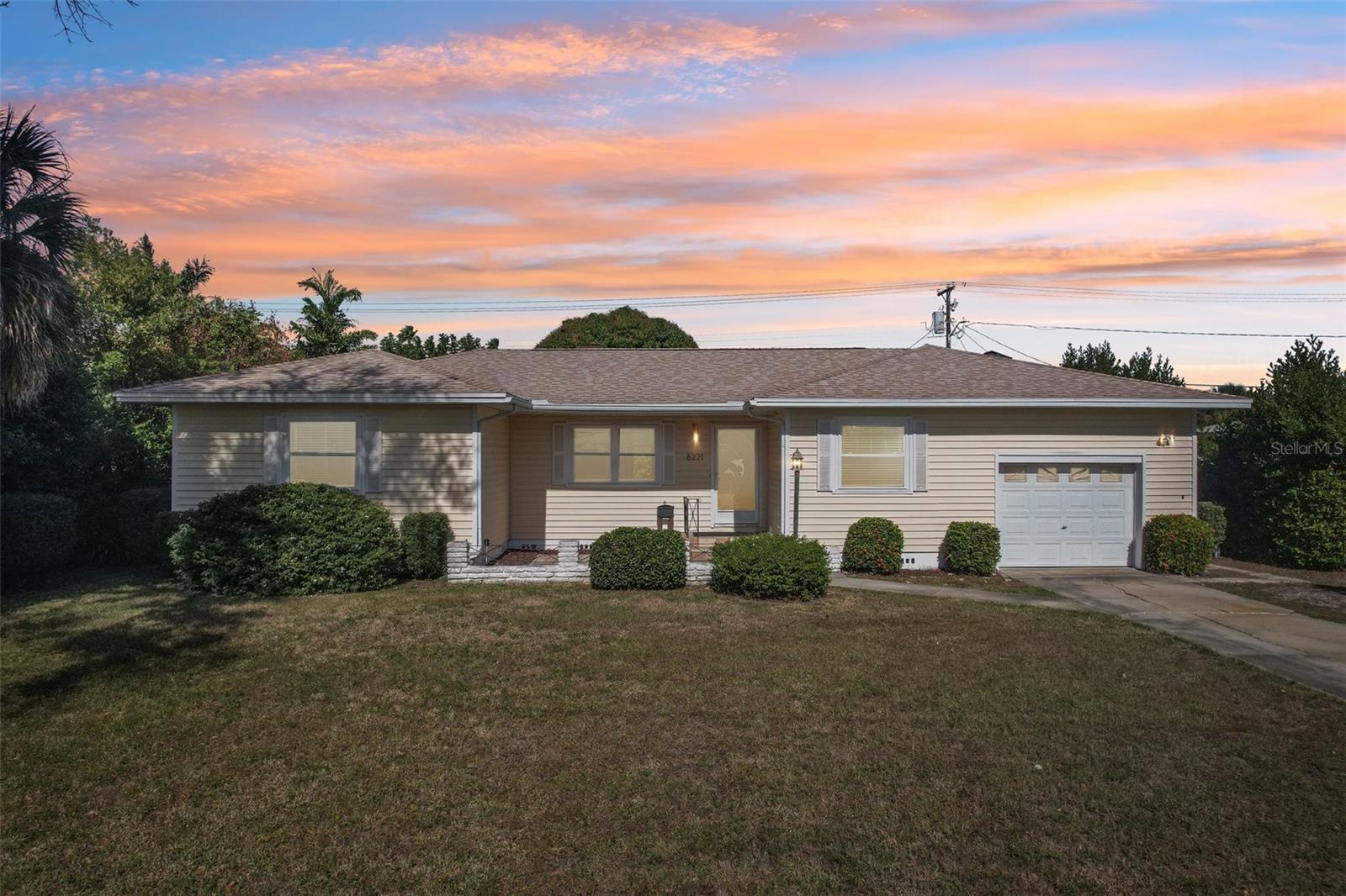 Image 5 of 80 For 6221 Dartmouth Avenue N