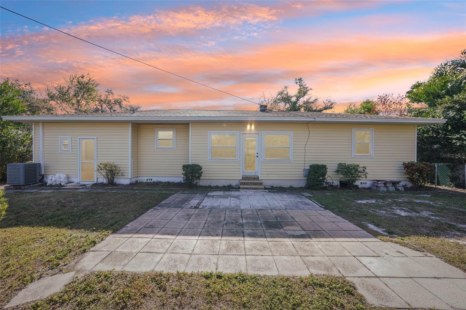 Image 6 of 80 For 6221 Dartmouth Avenue N