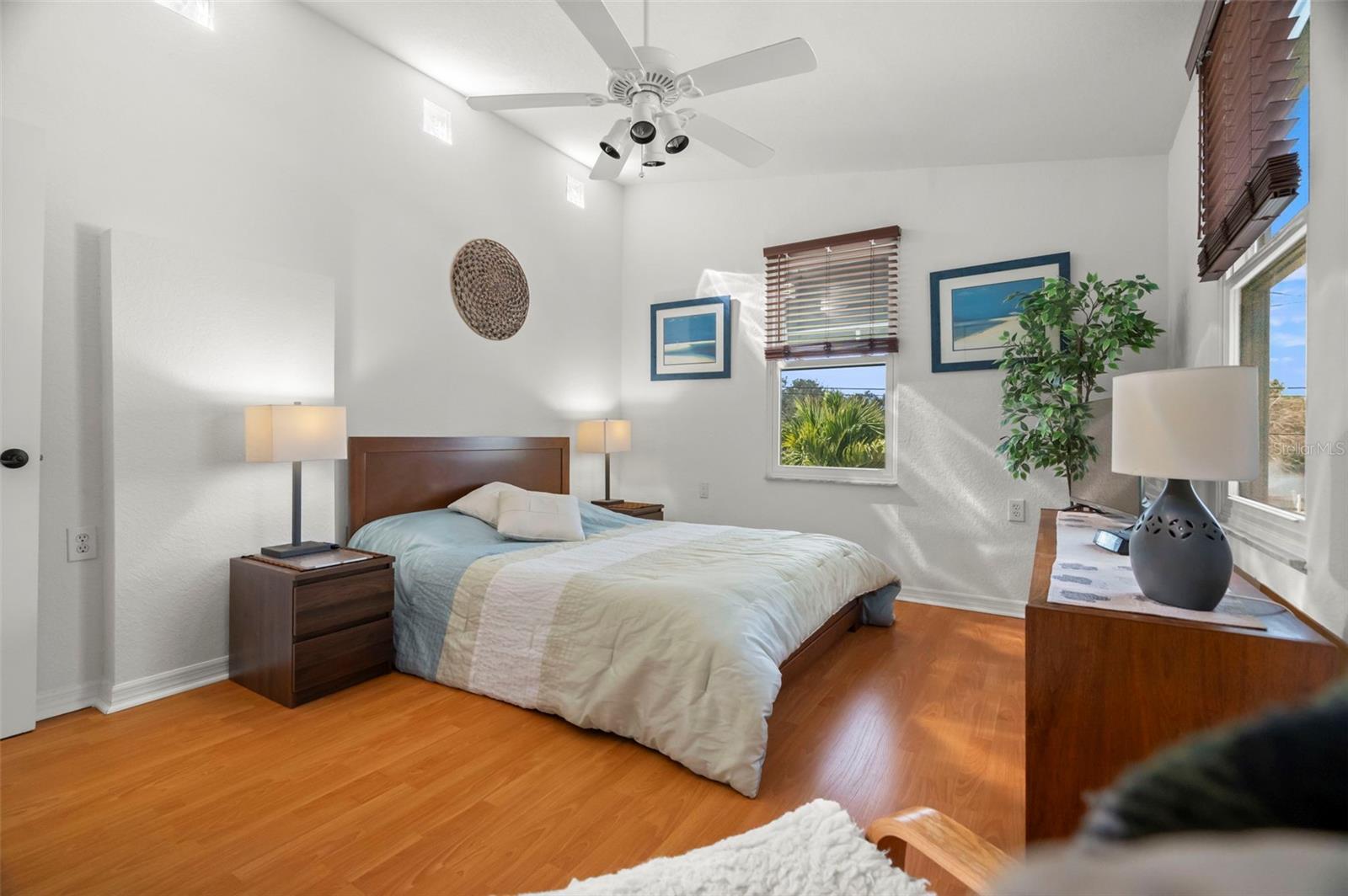 Image 18 of 48 For 5731 28th Avenue S