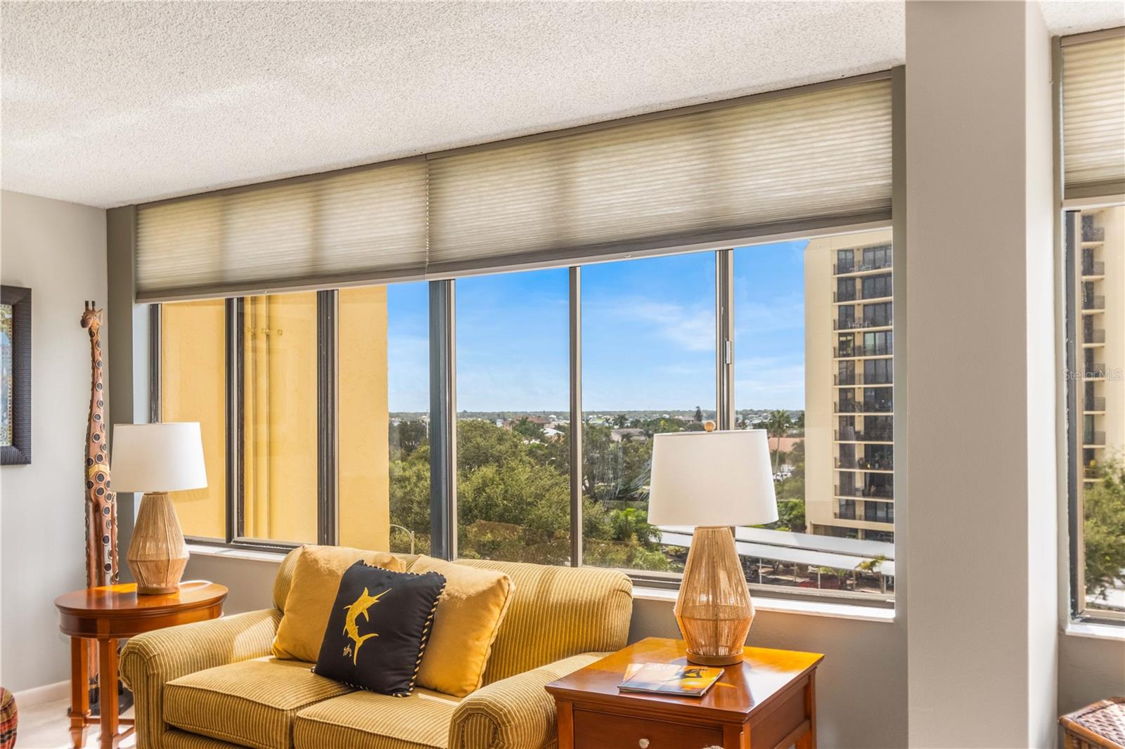 Image 10 of 60 For 700 Island Way 501