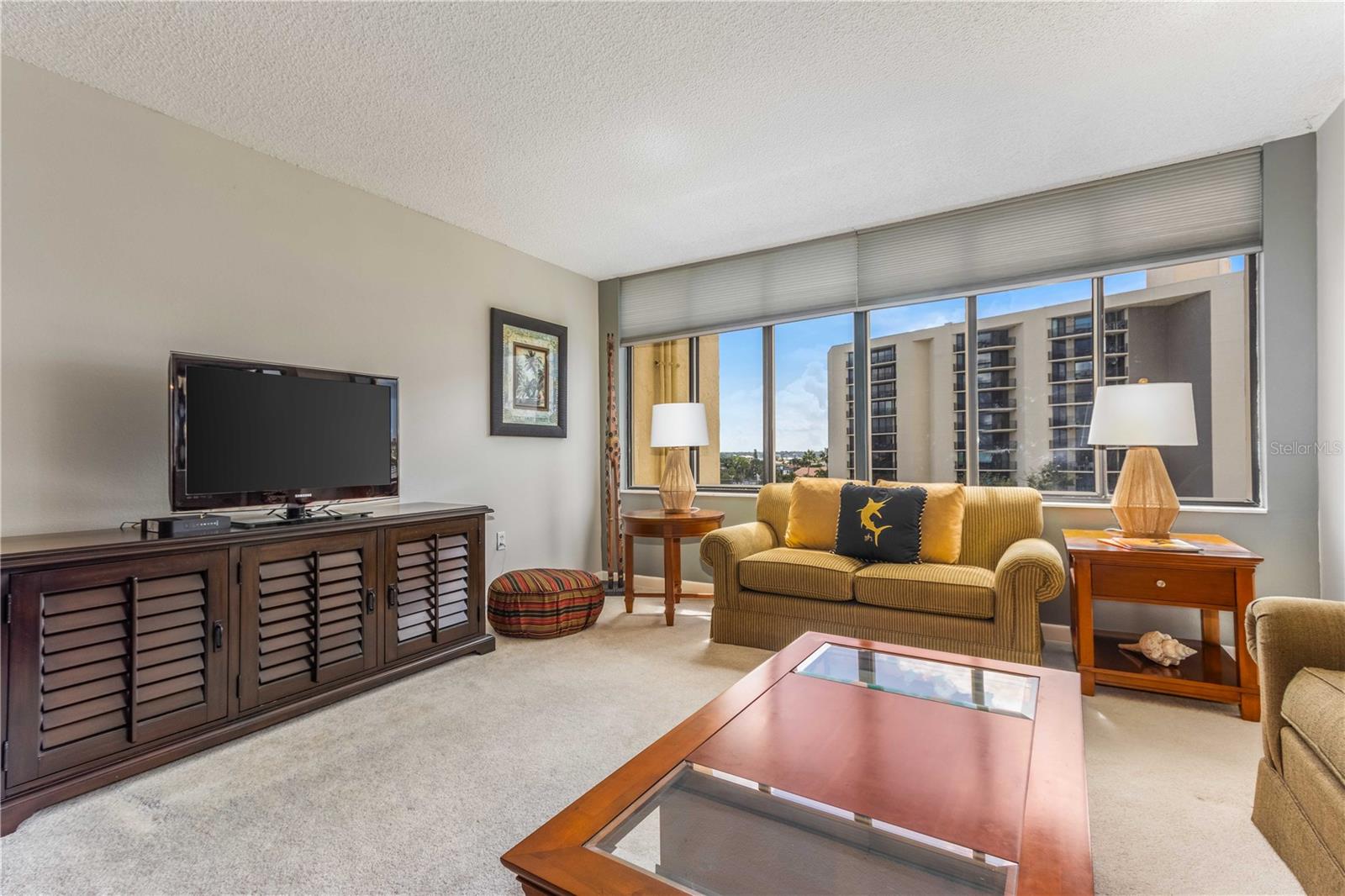 Image 2 of 60 For 700 Island Way 501