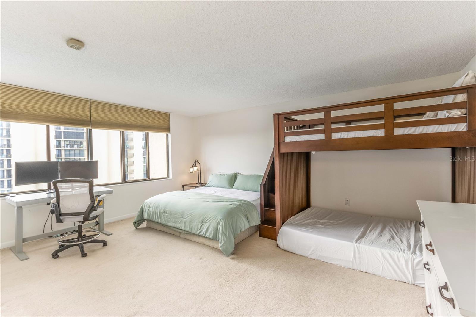 Image 25 of 60 For 700 Island Way 501