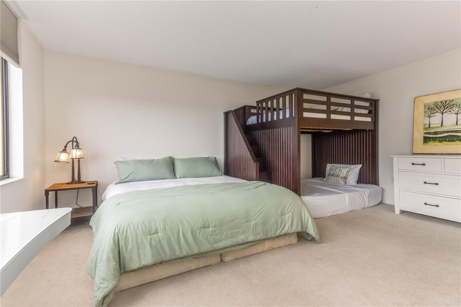 Image 28 of 60 For 700 Island Way 501