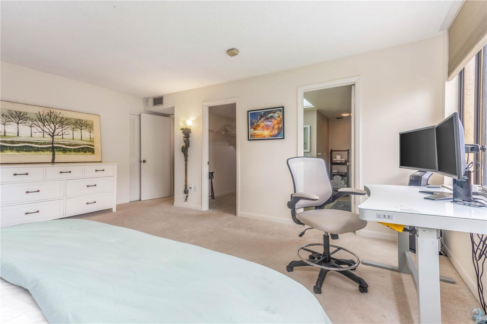 Image 29 of 60 For 700 Island Way 501