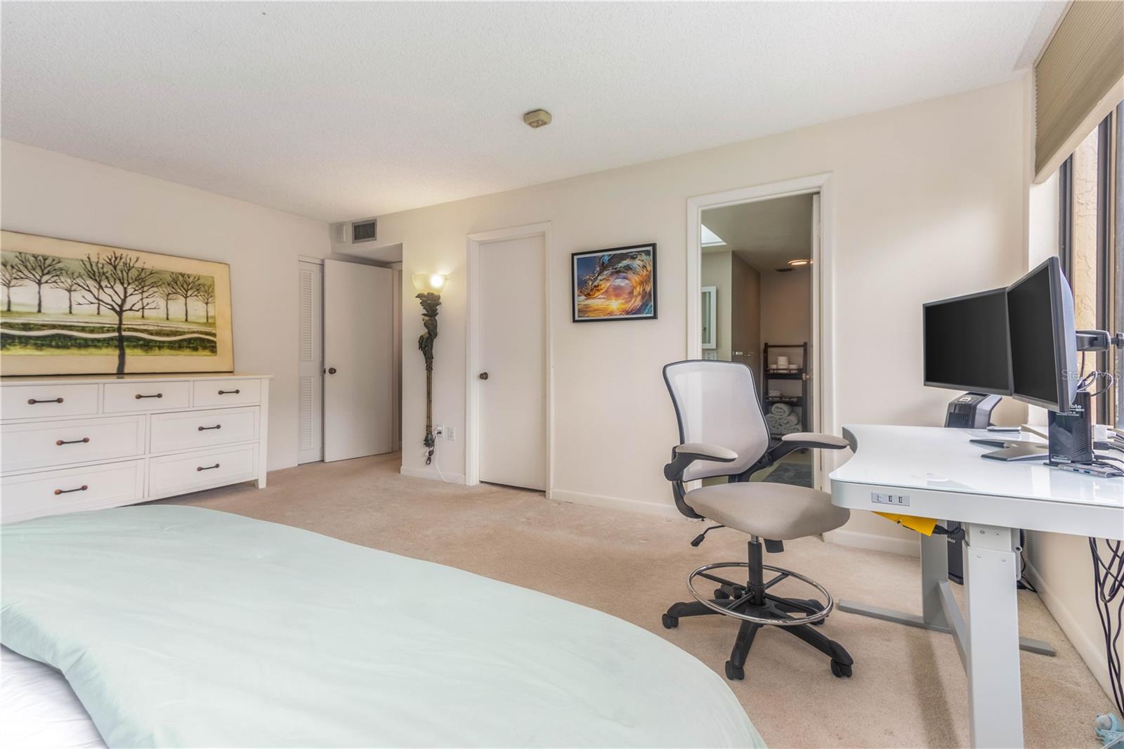 Image 30 of 60 For 700 Island Way 501