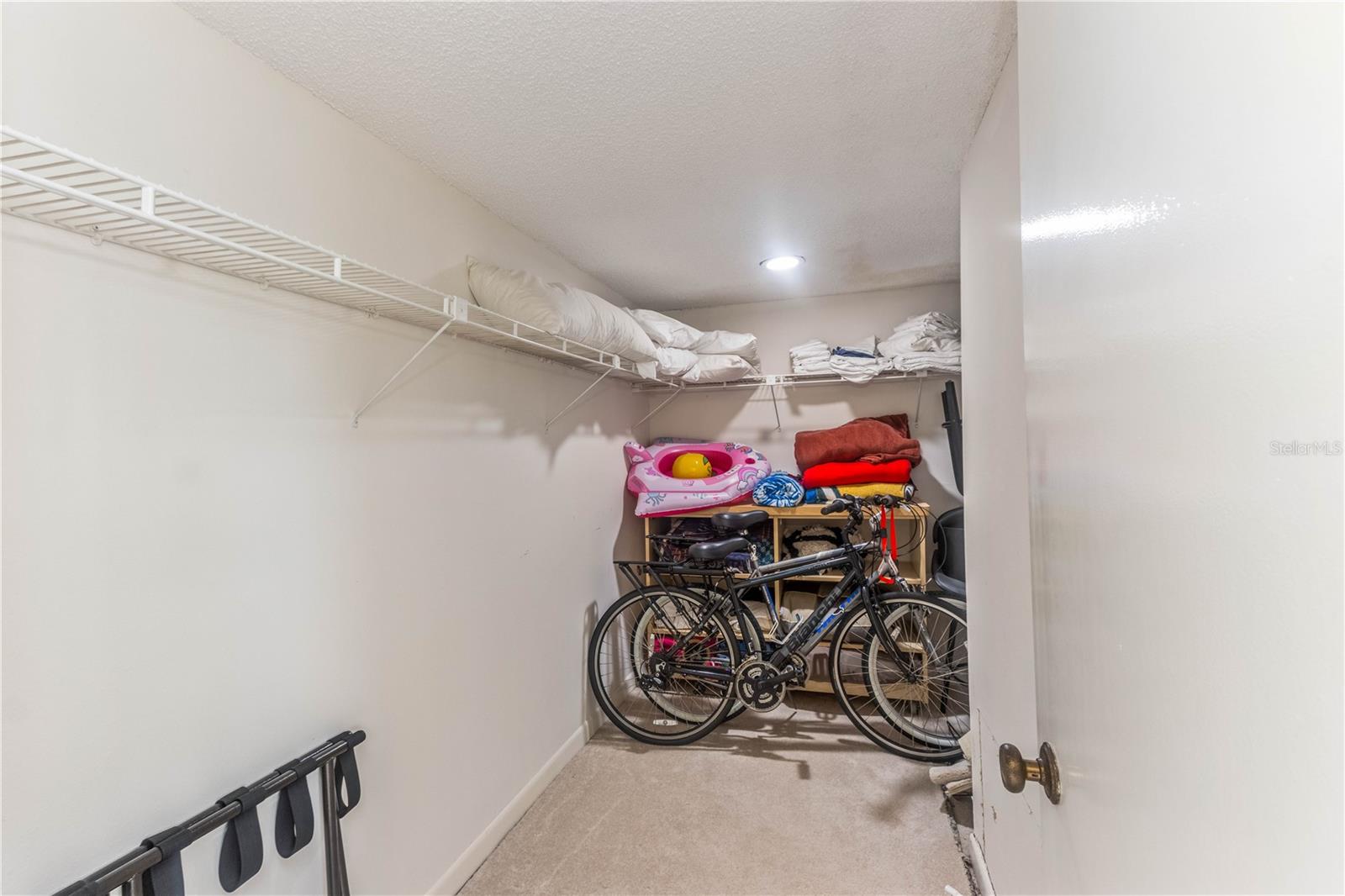 Image 31 of 60 For 700 Island Way 501