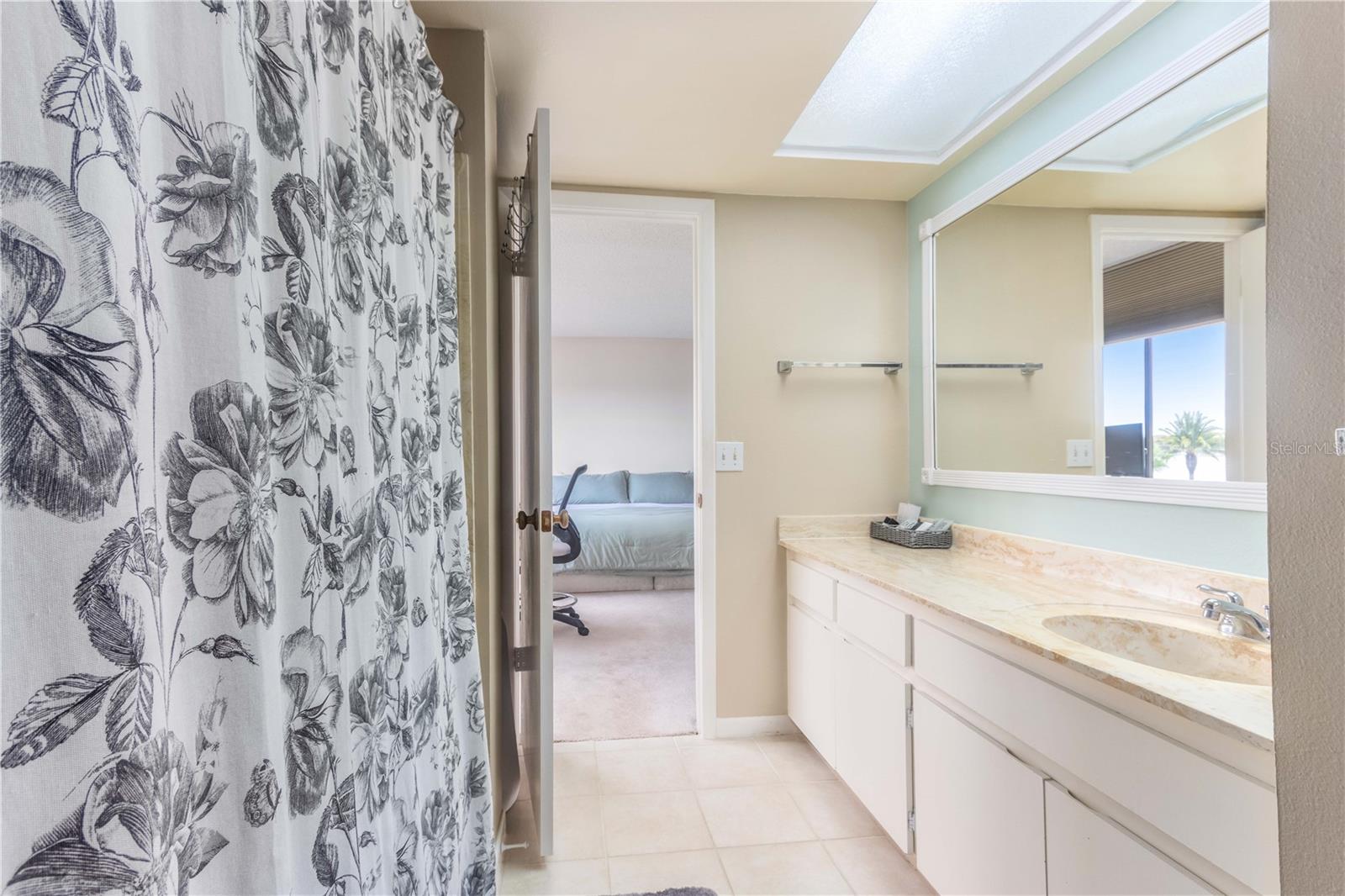 Image 34 of 60 For 700 Island Way 501