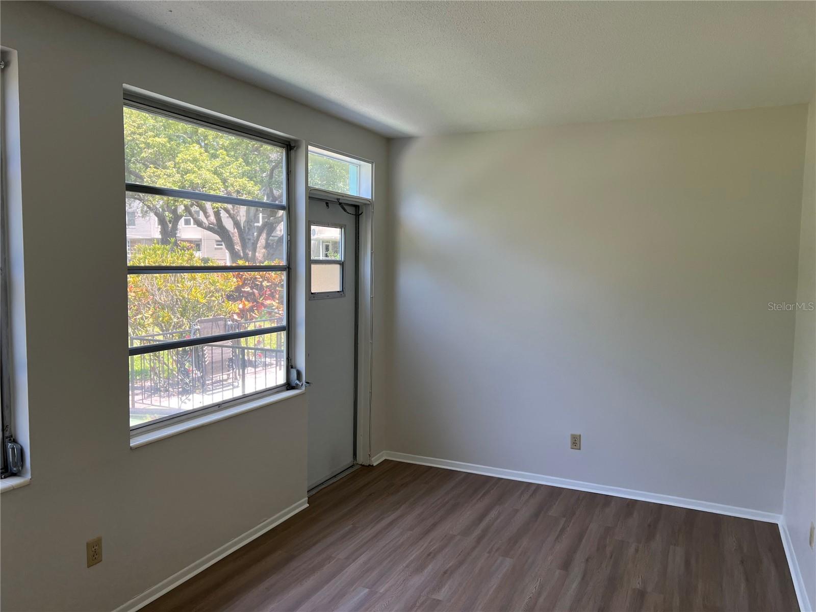 Image 10 of 36 For 2042 Australia Way W 22