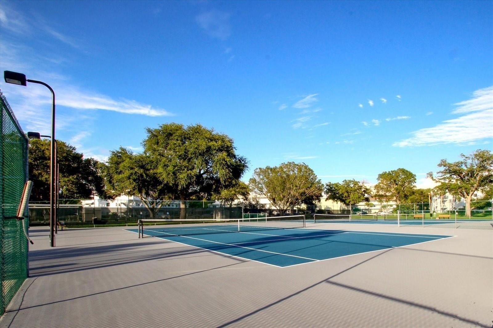 Image 19 of 36 For 2042 Australia Way W 22