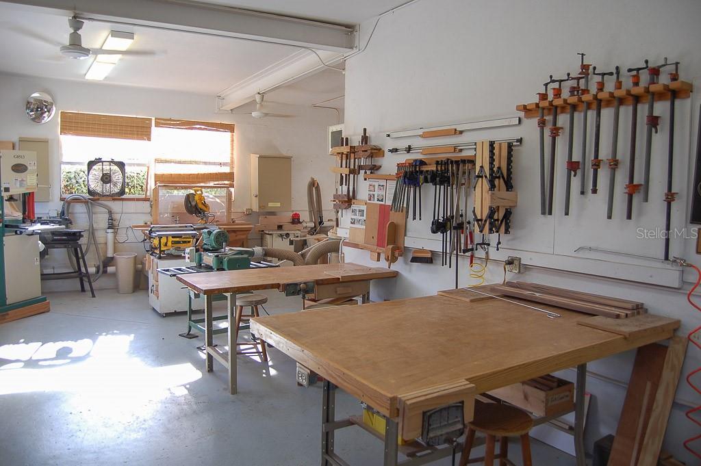 Image 32 of 36 For 2042 Australia Way W 22