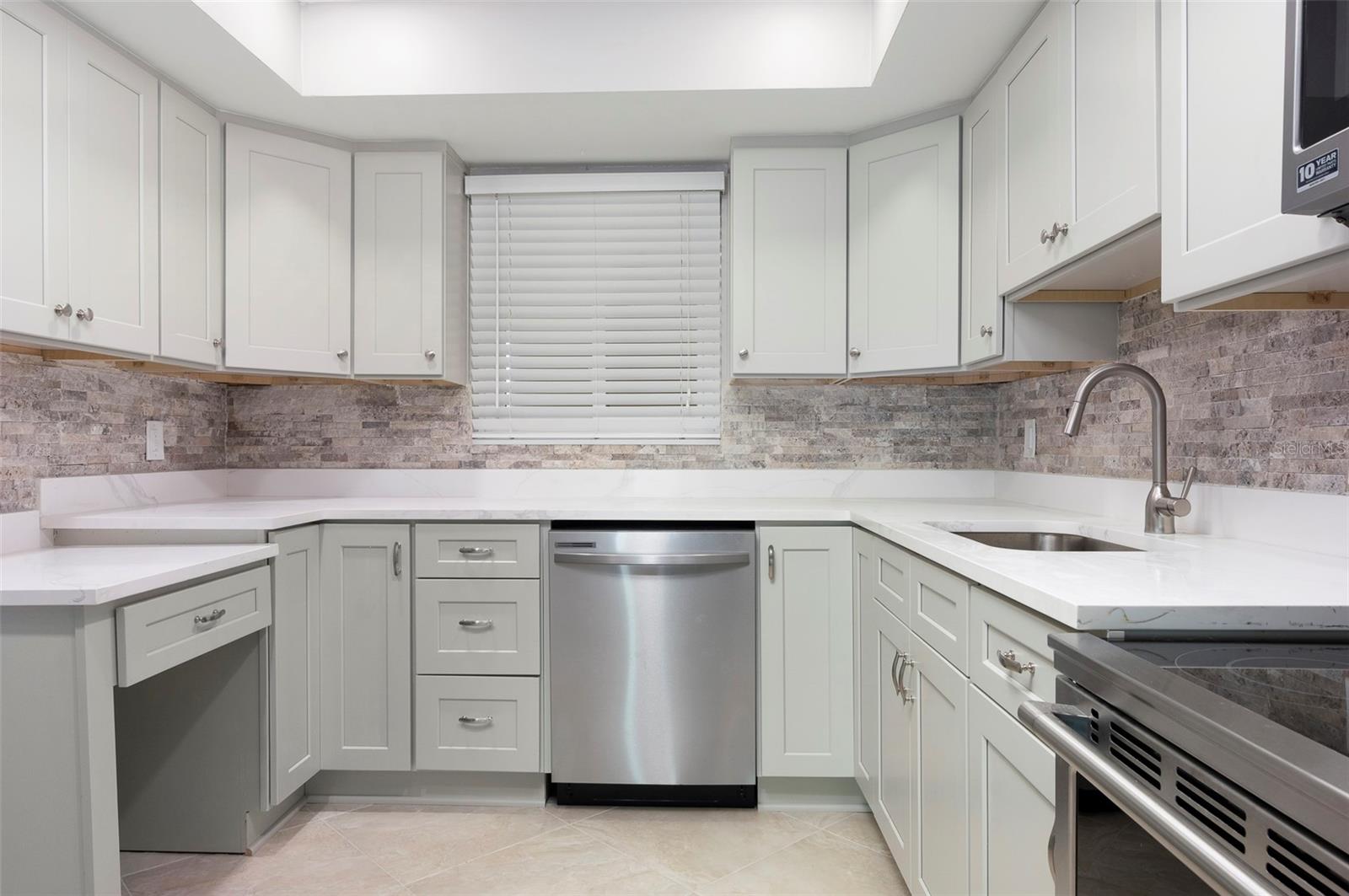 Image 16 of 47 For 868 Bayway Boulevard 108