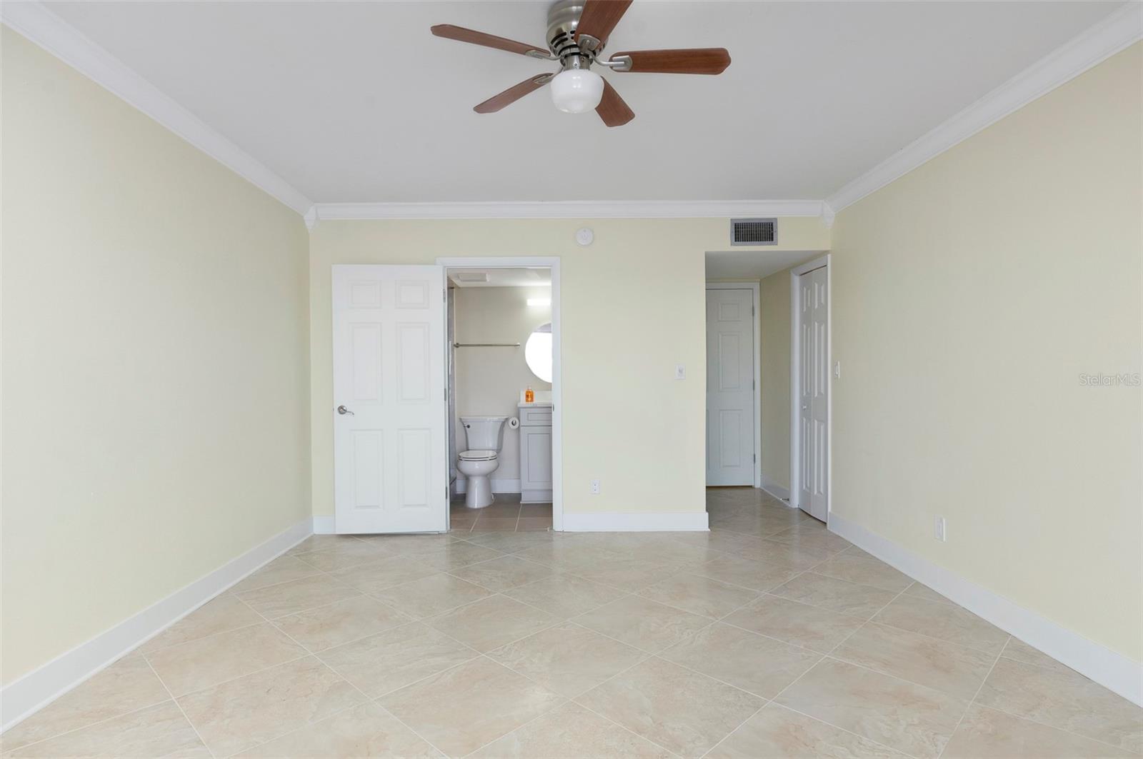 Image 22 of 47 For 868 Bayway Boulevard 108