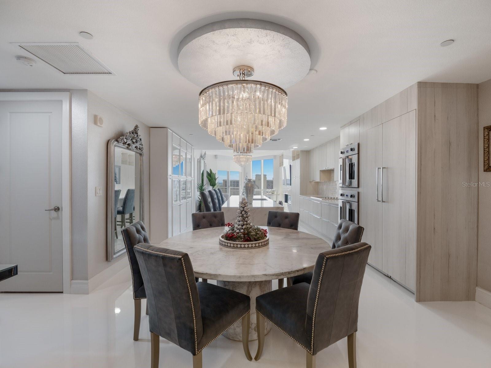 Listing photo id 9 for 331 Cleveland Street 1101