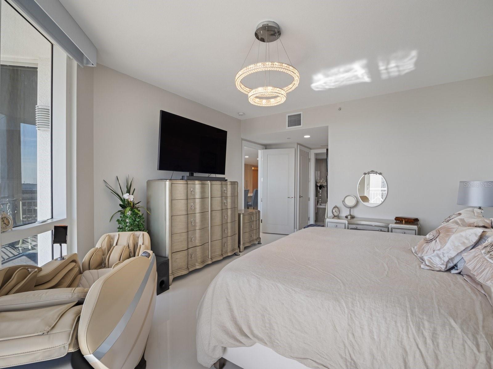 Listing photo id 31 for 331 Cleveland Street 1101