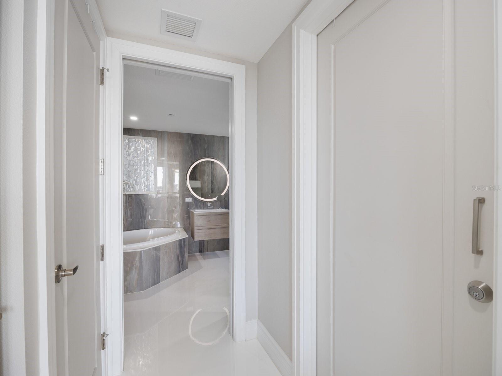 Listing photo id 33 for 331 Cleveland Street 1101