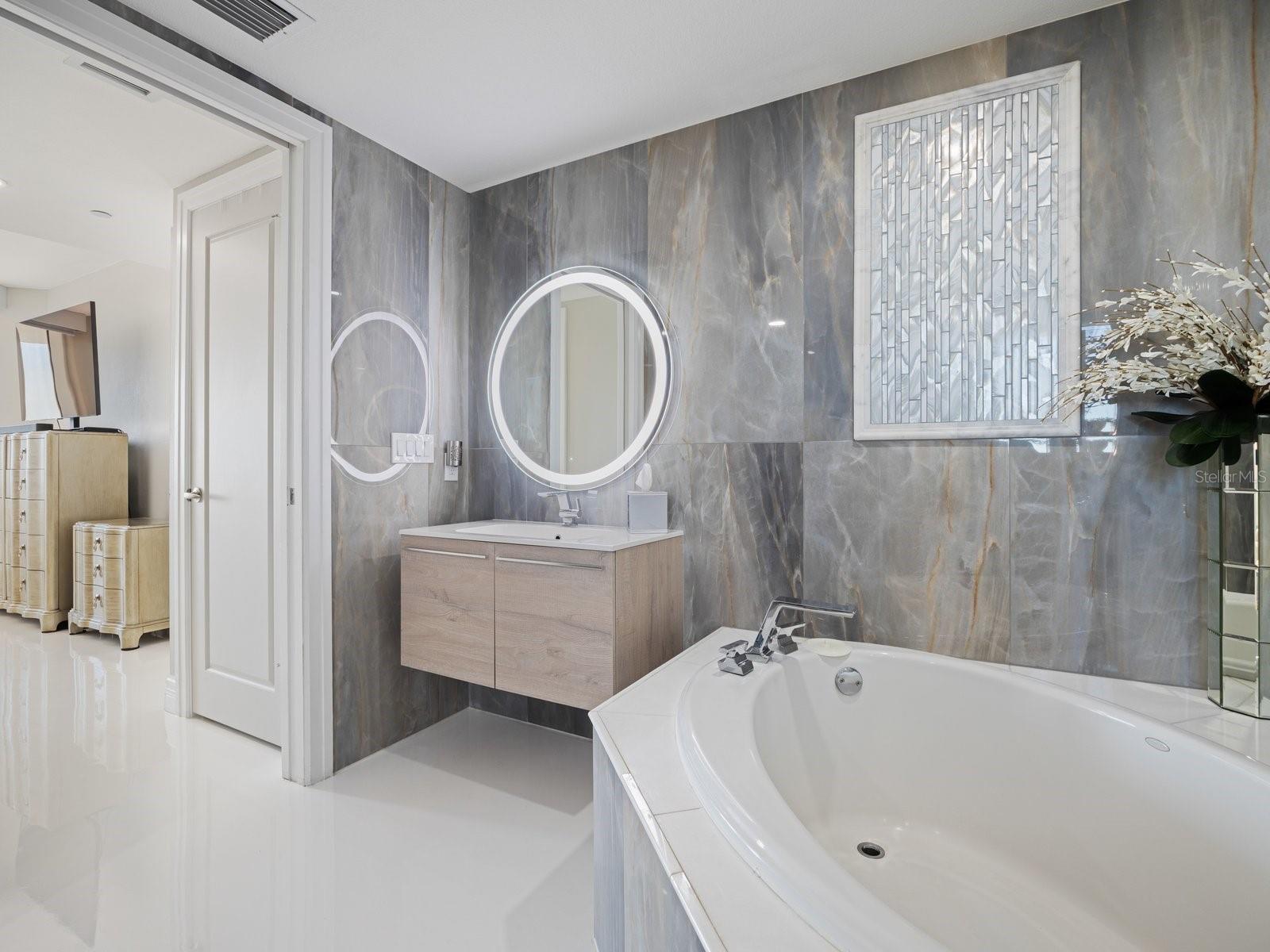 Listing photo id 38 for 331 Cleveland Street 1101