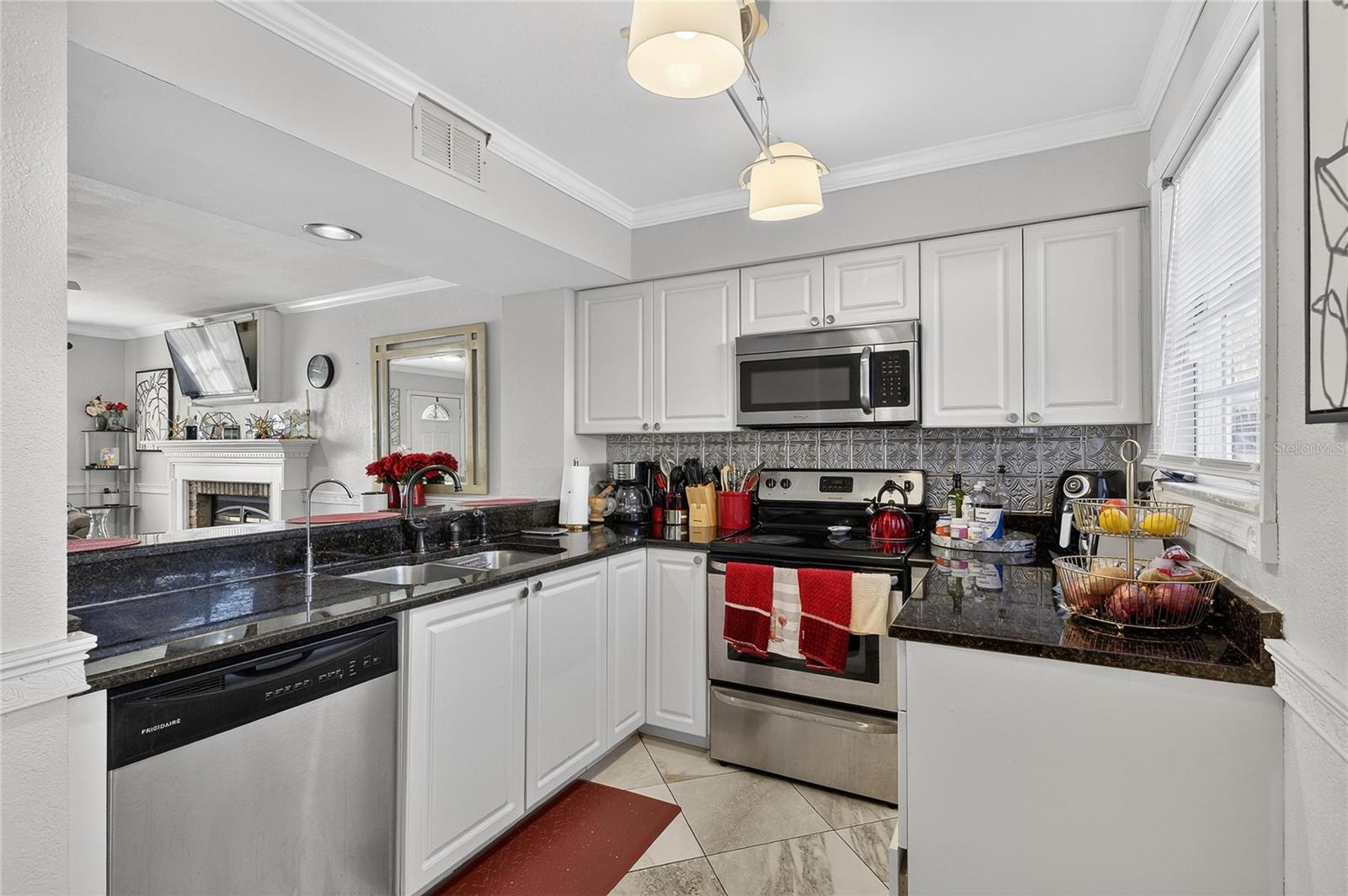 Listing photo id 8 for 1811 Mill Run Circle