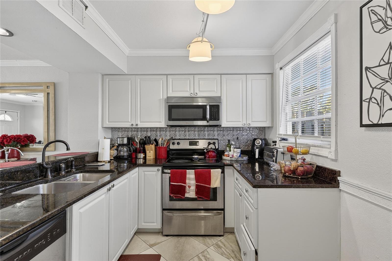 Listing photo id 9 for 1811 Mill Run Circle