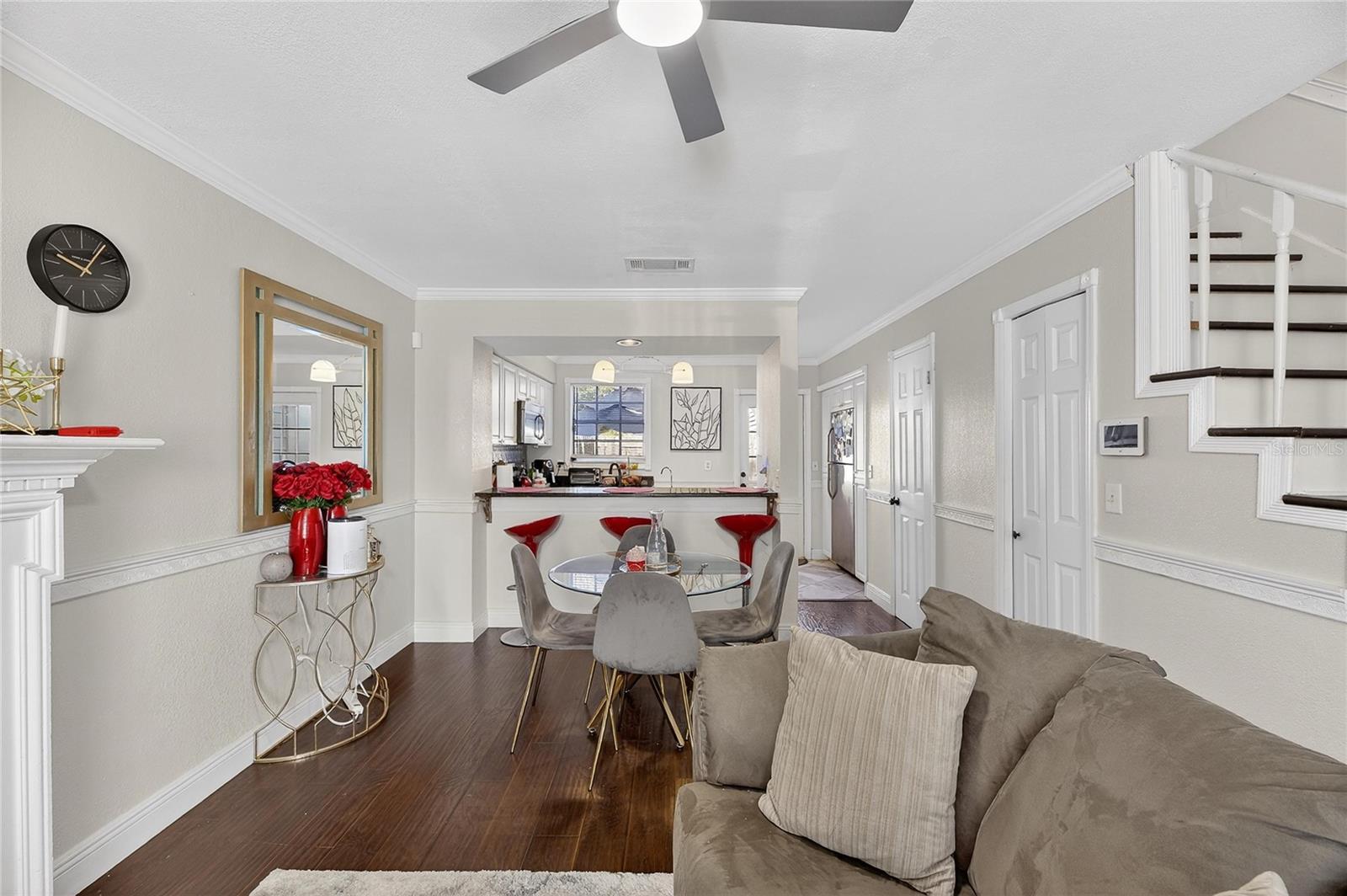 Listing photo id 3 for 1811 Mill Run Circle