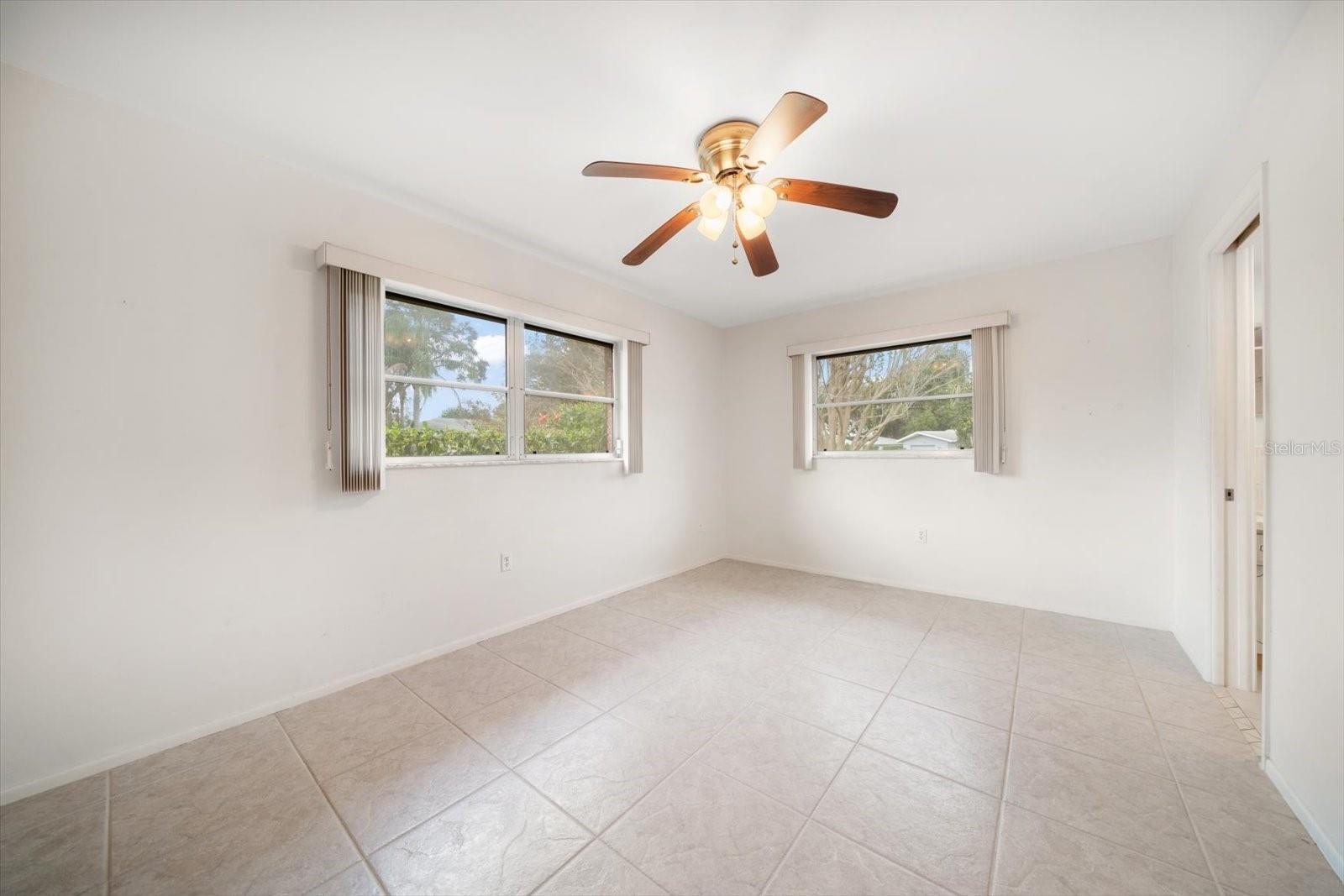 Image 17 of 40 For 2042 Fair Oak Drive