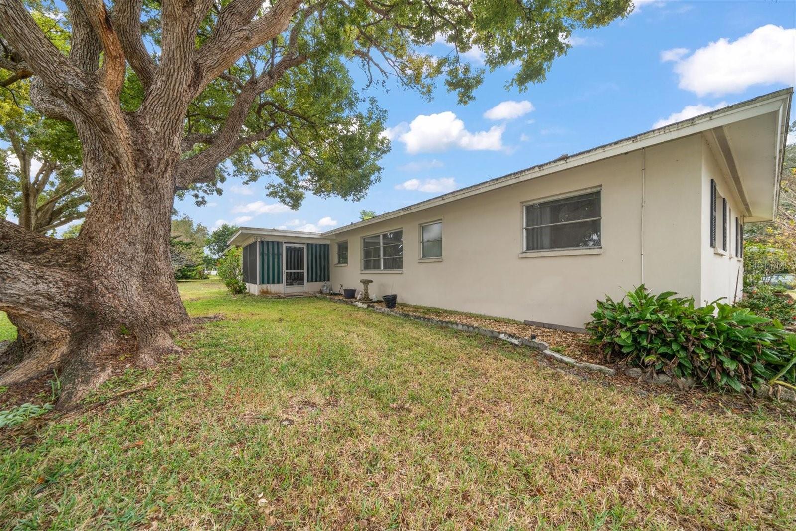 Image 24 of 40 For 2042 Fair Oak Drive