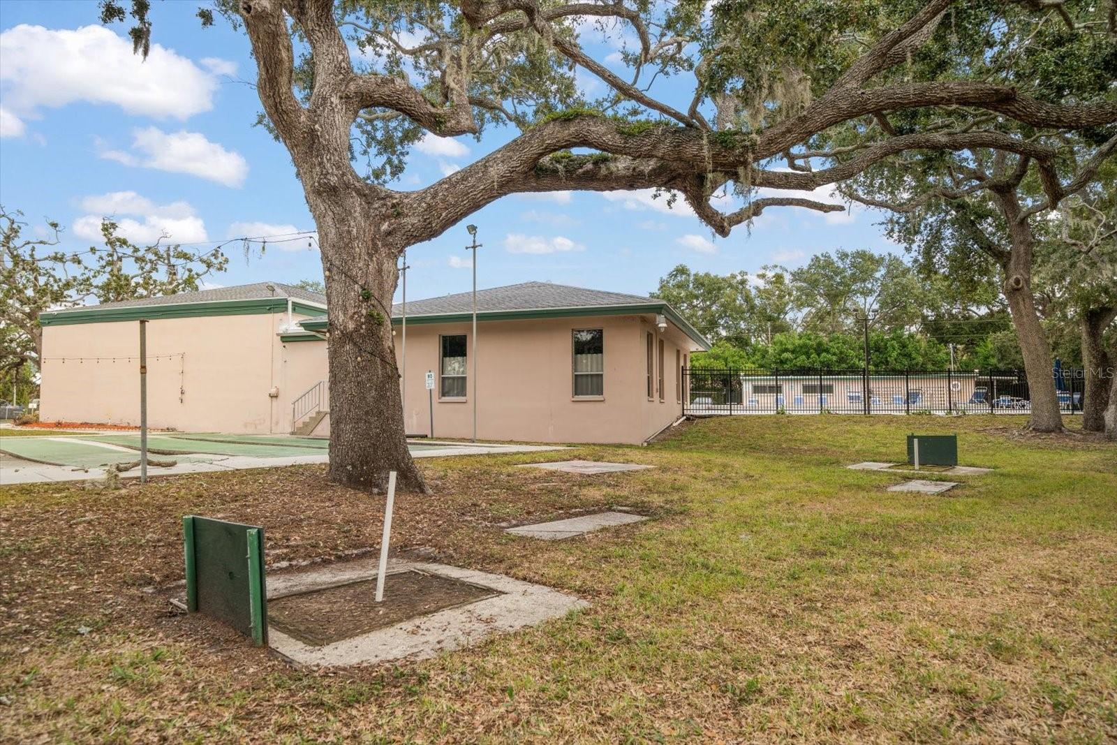 Image 37 of 40 For 2042 Fair Oak Drive