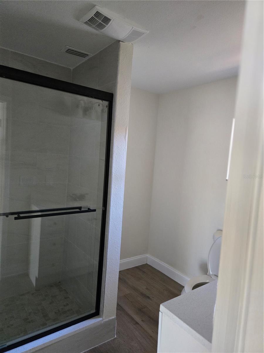 Image 12 of 26 For 119 Thomas Street