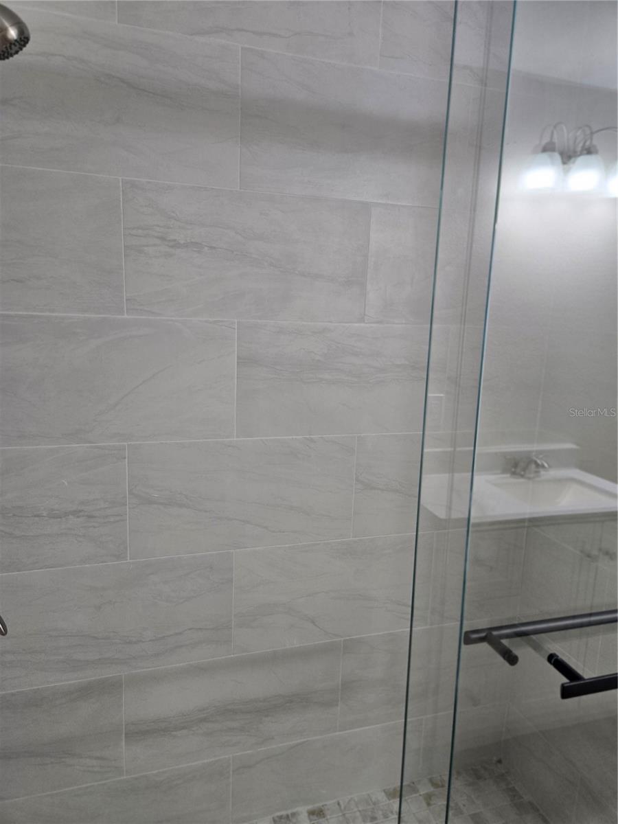 Image 13 of 26 For 119 Thomas Street