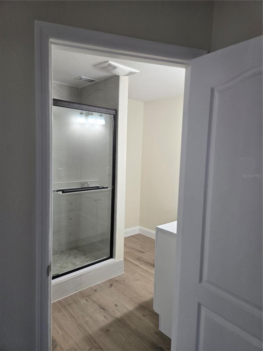 Image 16 of 26 For 119 Thomas Street