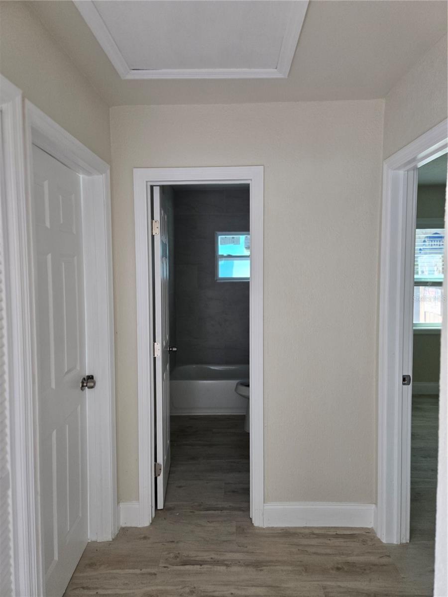 Image 17 of 26 For 119 Thomas Street