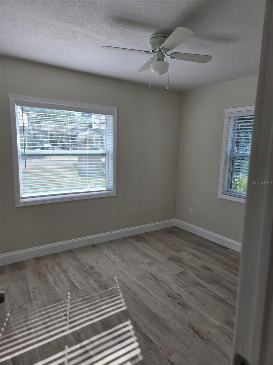 Image 18 of 26 For 119 Thomas Street