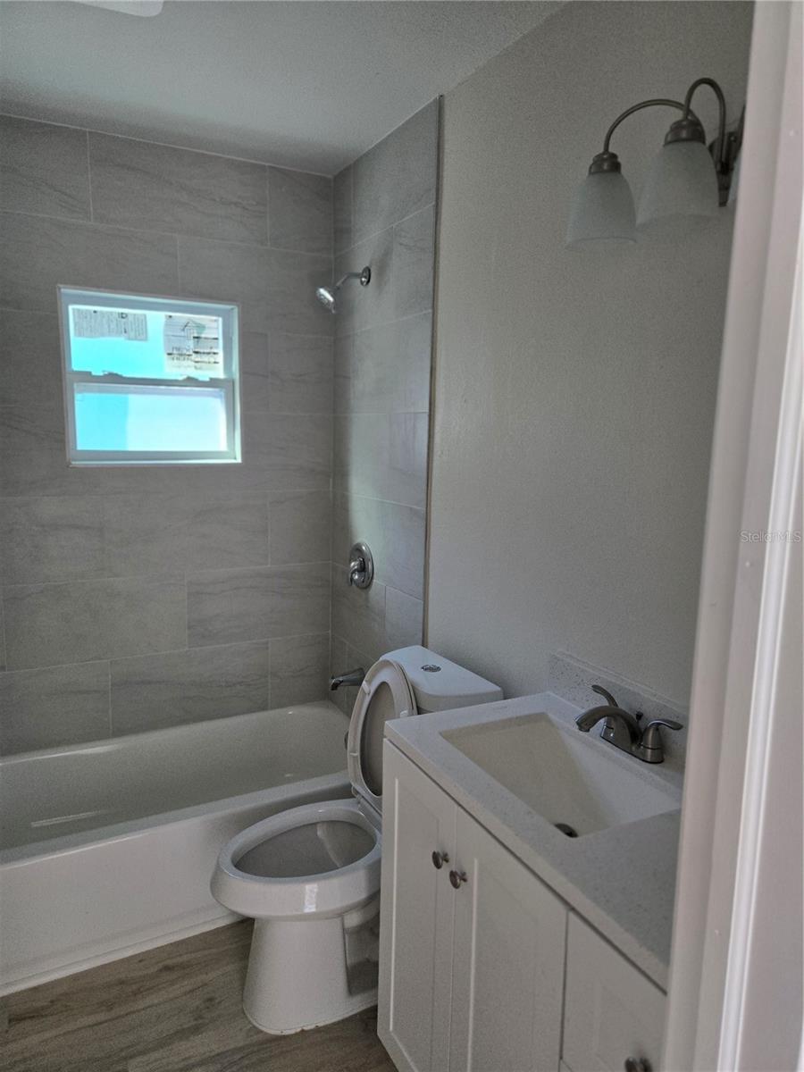 Image 19 of 26 For 119 Thomas Street